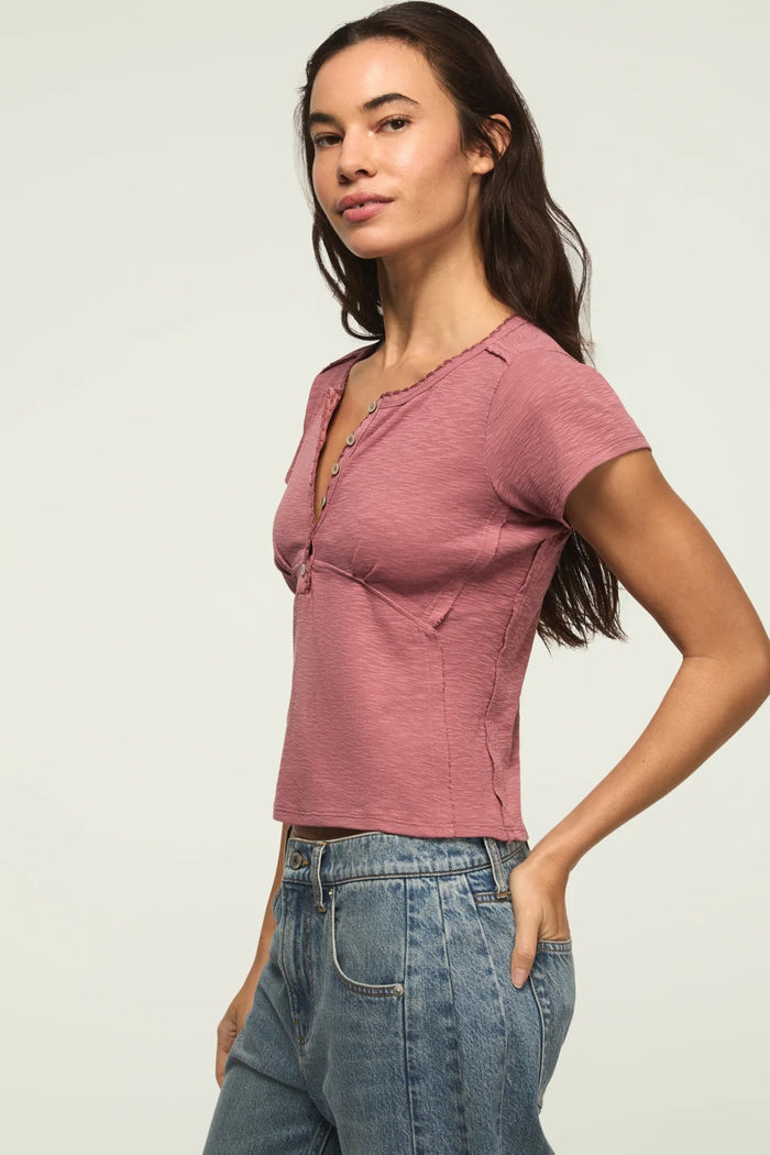 [167405-660] WOMENS LUCKY BRAND CROCHET TRIM SHORT SLEEVE HENLEY - LILAS rubbersoled
