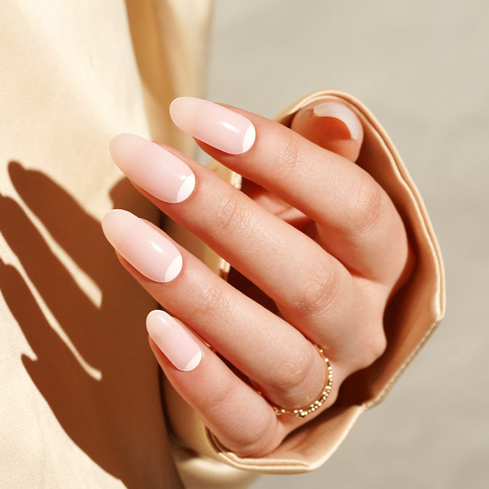 Stickers ongles en gel blanc laiteux avec lunule blanche marquée