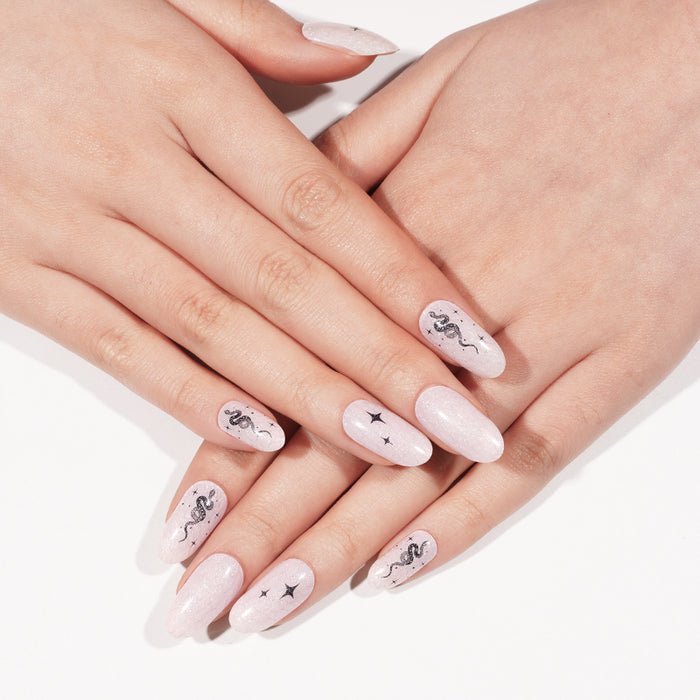 Stickers ongles en gel Serelys blanc laiteux avec motif serpent discret et effet pailleté