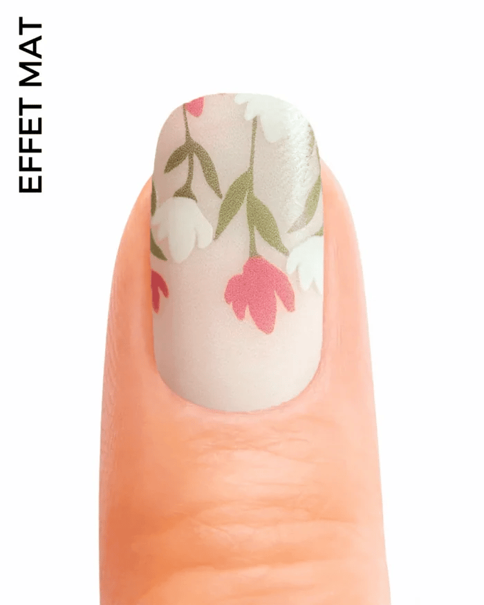 Stickers ongles en gel Tulenya Geeli House beige mat avec nœud blanc, tulipes roses et effet airbrush