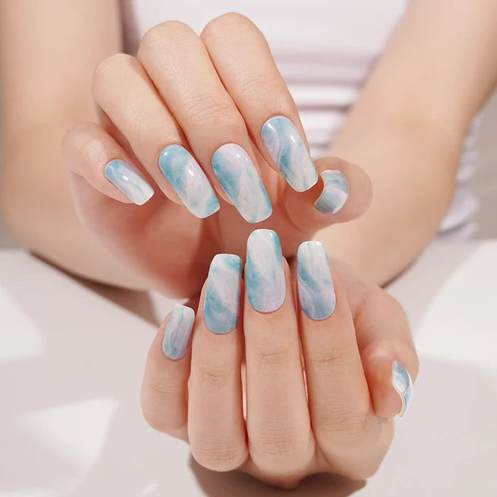 Stickers ongles en gel Olym Geeli House avec bleu intense et blanc effet vague