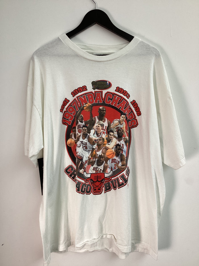 Vintage Bulls White Tee